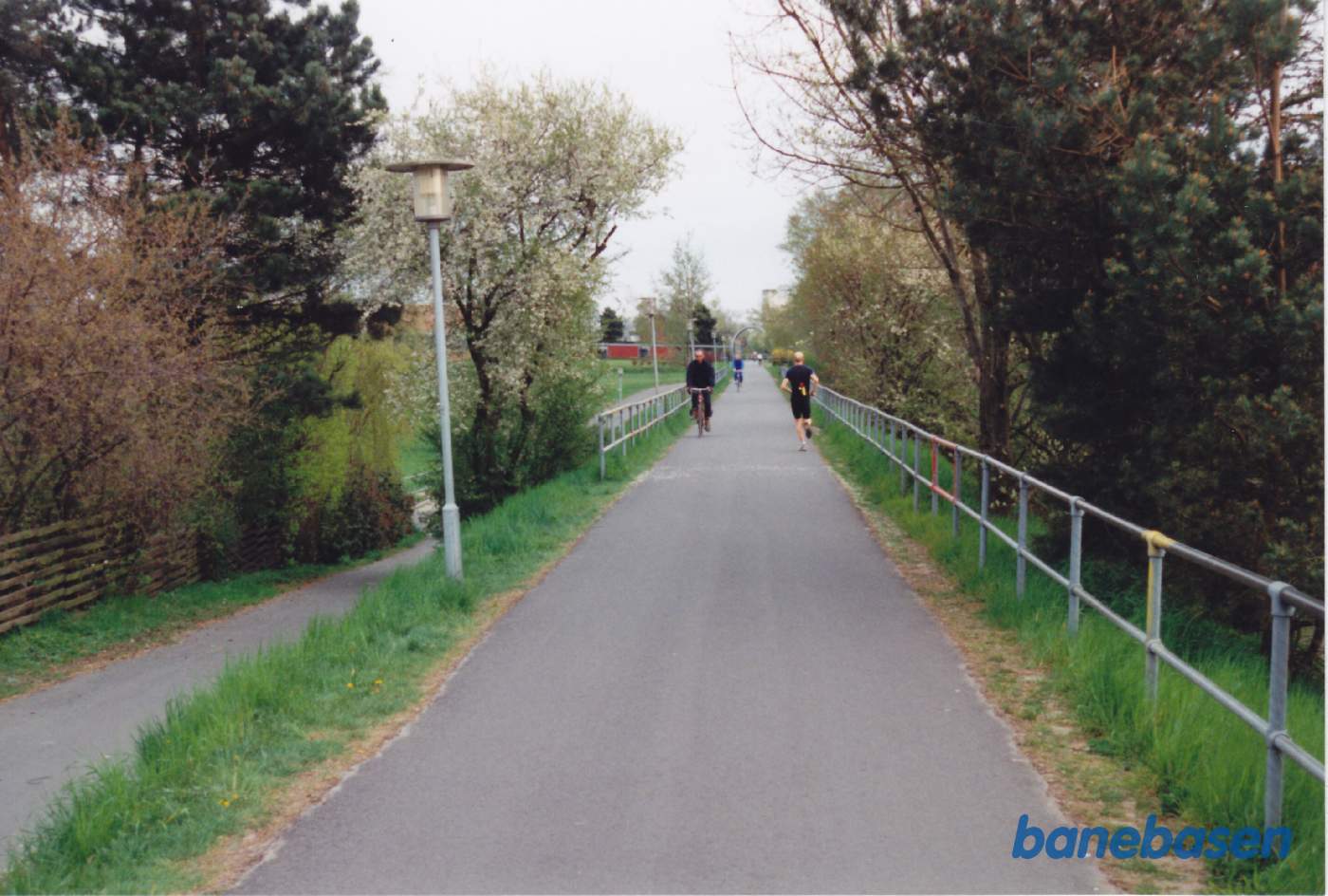 Banestien rundt om byen set i retning mod Nexø, åen krydser vi over lidt længere fremme