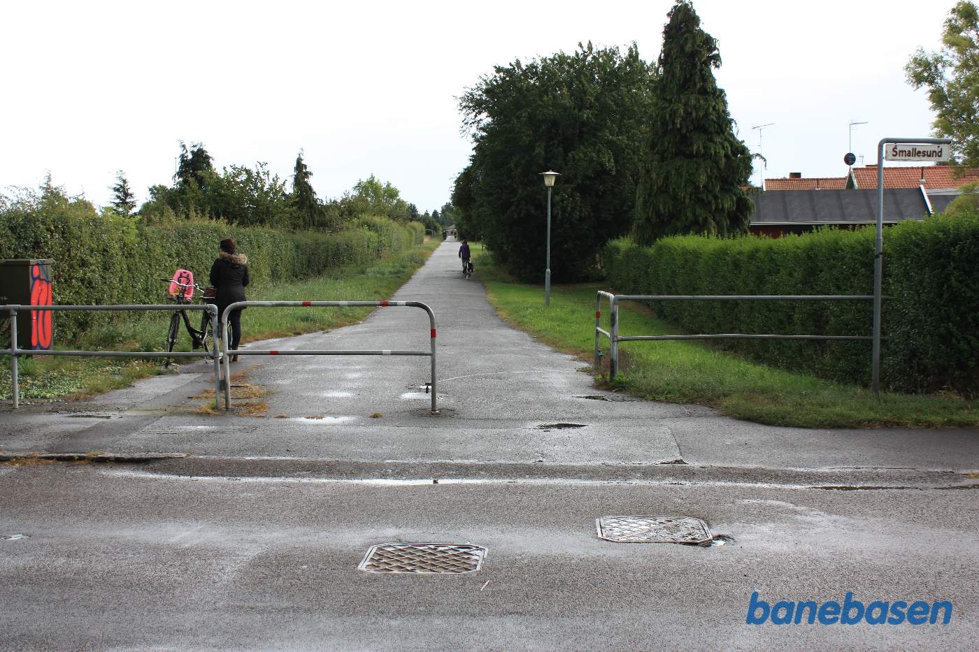 Overkørslen ved Smallesund. Vi kigger i retning af Nexø Overkørslen ved Smallesund. Vi kigger i retning af Nexø