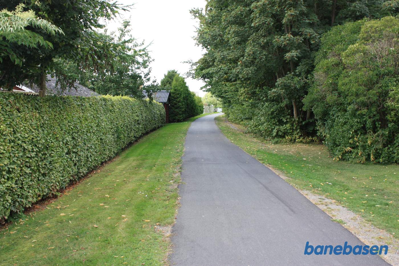 Vi står på Kirkevej og kigger mod Rønne