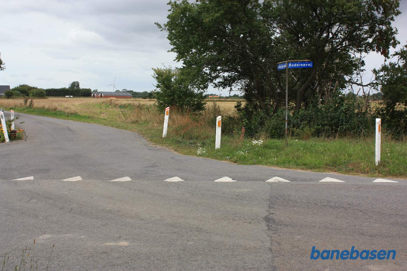 Her krydsede banen over Bodernevej. Det sidste stykke løb den parallelt med Ugleengevejen Her krydsede banen over Bodernevej. Det sidste stykke løb den parallelt med Ugleengevejen