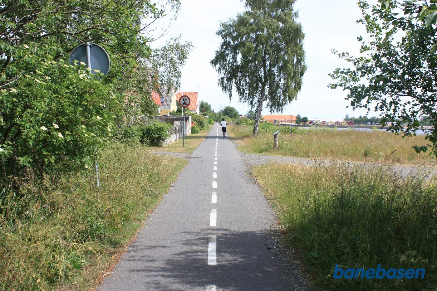 Stien gennem skoven set i retning mod Nexø