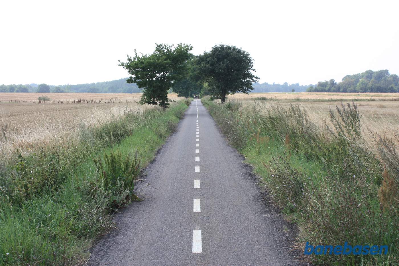 Vi er på det lange lige banestykke og kigger mod Rønne Vi er på det lange lige banestykke og kigger mod Rønne