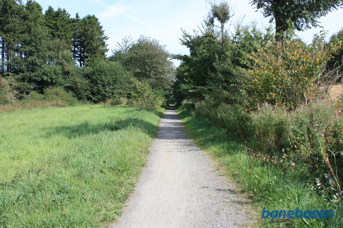 Vi står på Dammegårdsvej og kigger mod Sandvig