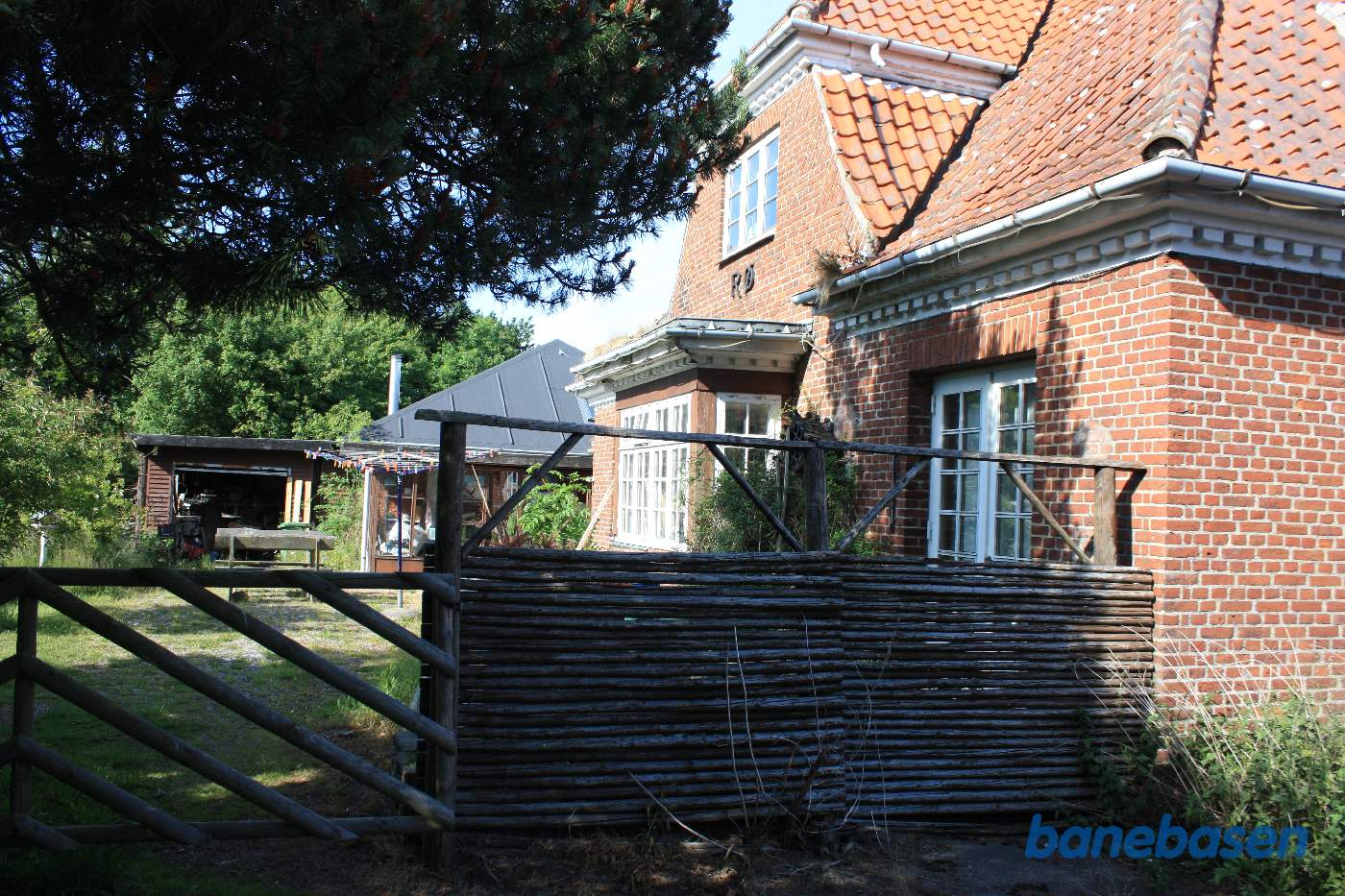 Rø station set fra banen