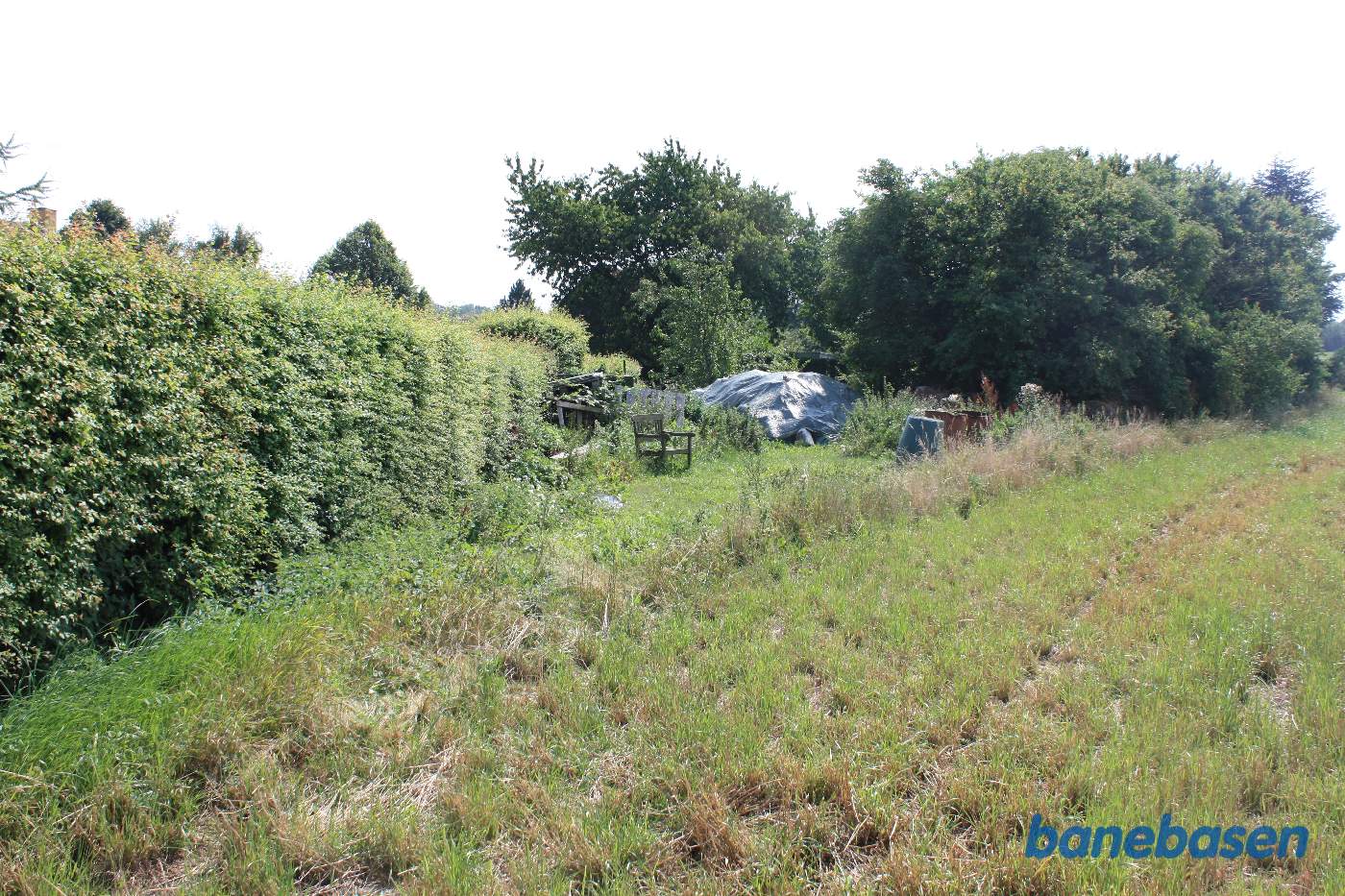 Vi er lige udenfor byen og kigger i retning mod Rønne Vi er lige udenfor byen og kigger i retning mod Rønne