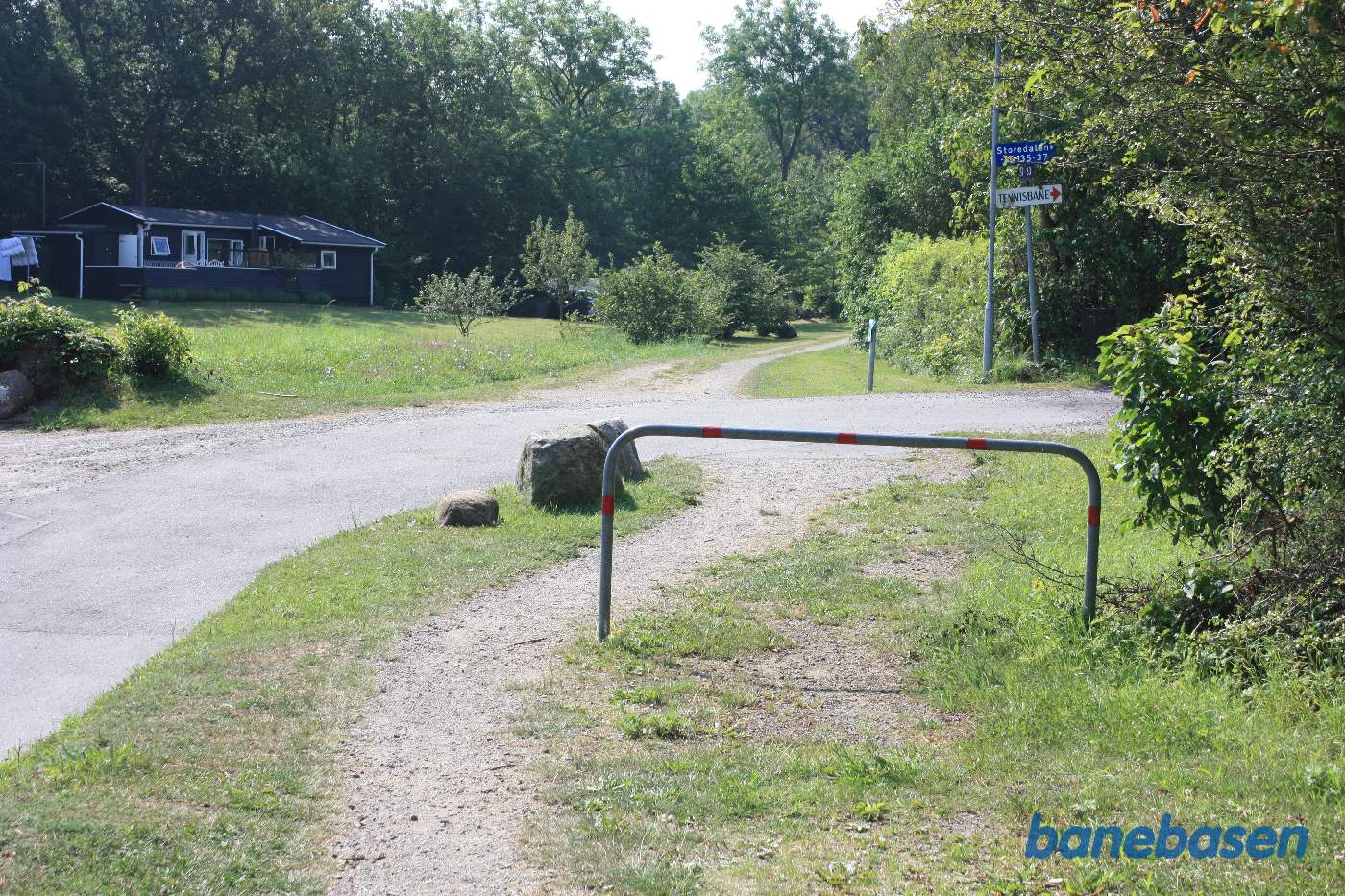 Vi er på banestien og kigger mod Rønne Vi er på banestien og kigger mod Rønne