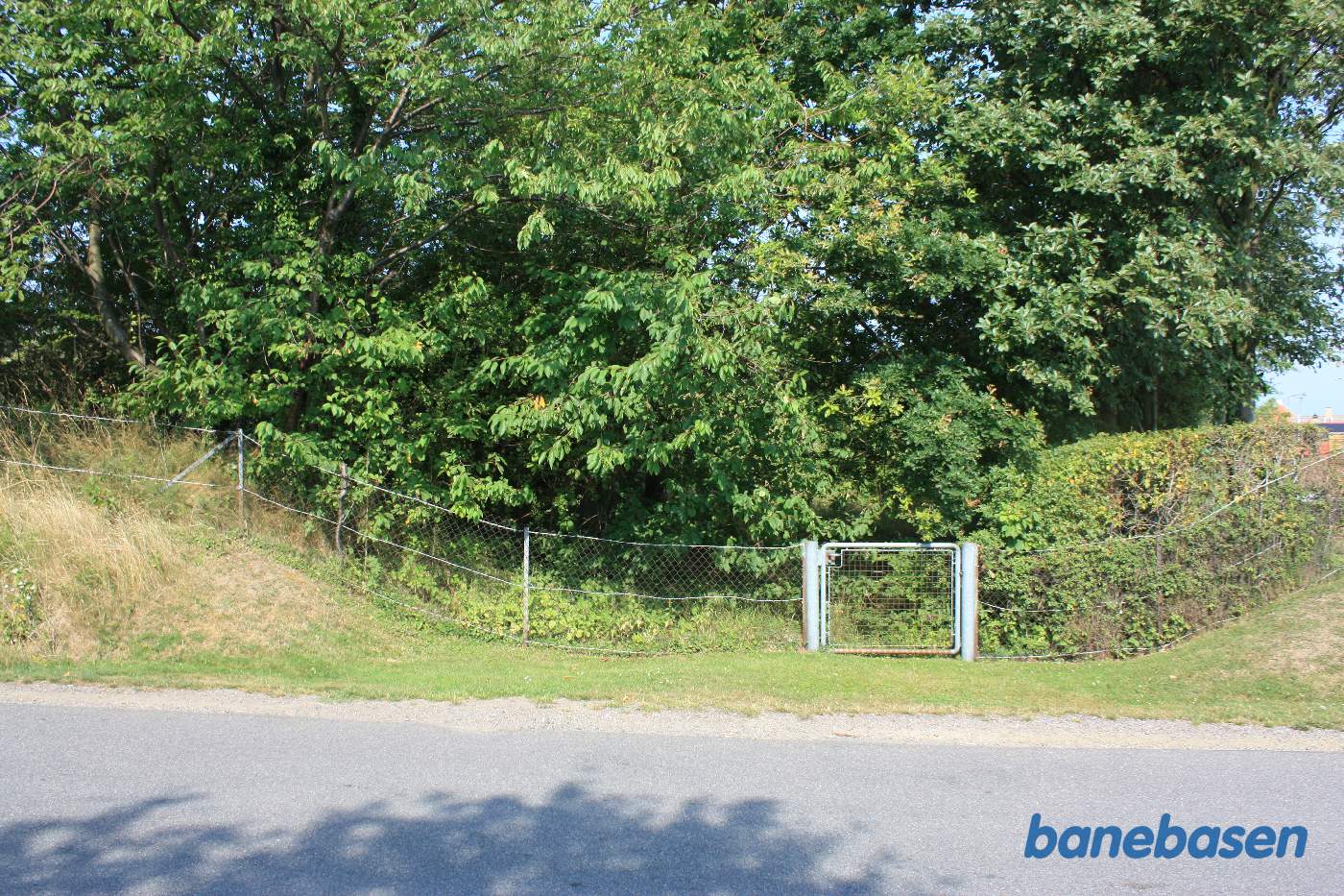 Vi står på Genvej og kigger mod Sandvig