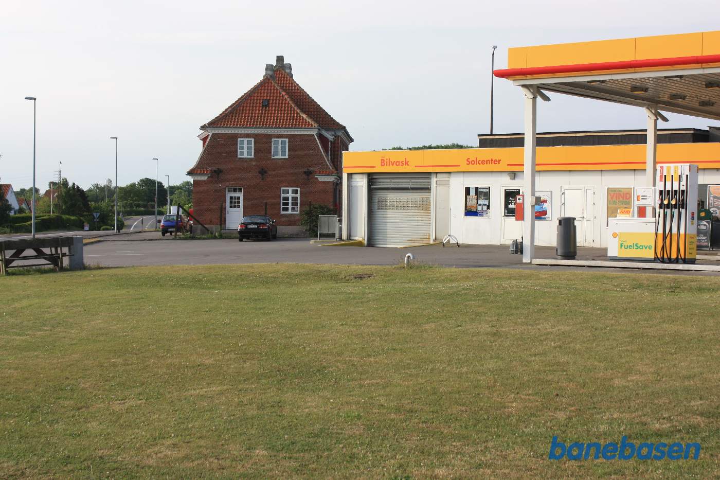 Allinge station set fra vejen i retning mod Rønne Allinge station set fra vejen i retning mod Rønne