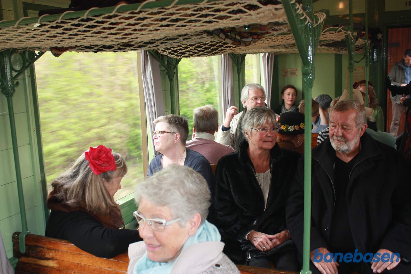 Undervejs mellem Østerport og Klampenborg var der tid til at fotografere inde i "Lauras" vogn