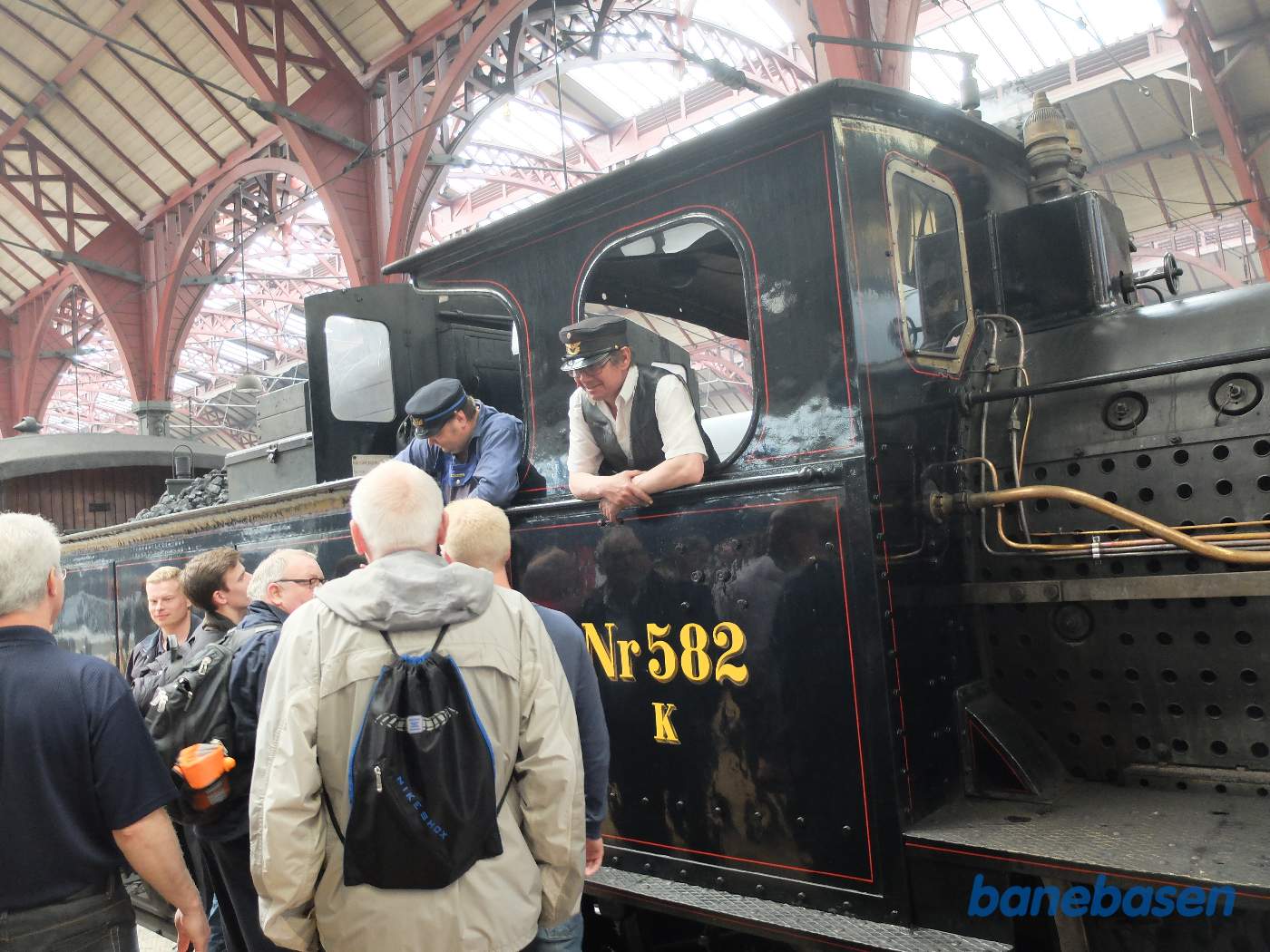 Gæsterne skal lige kigge på damplokomotivet