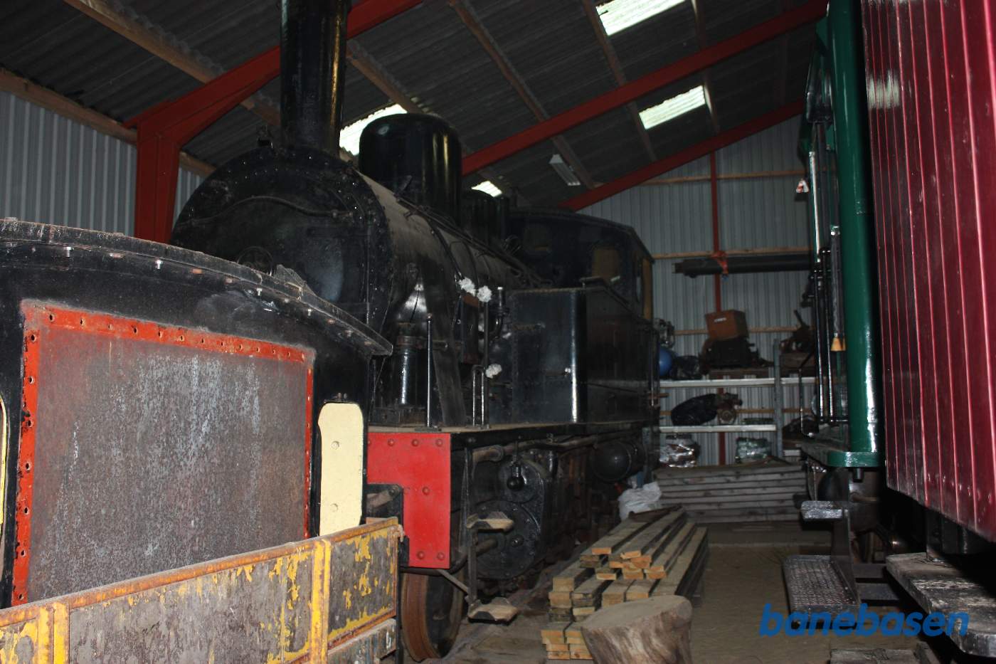 Et af de hensatte damplokomotiver Et af de hensatte damplokomotiver