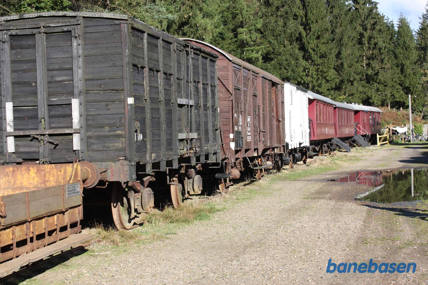 I sidesporet på stationen står en del materiel