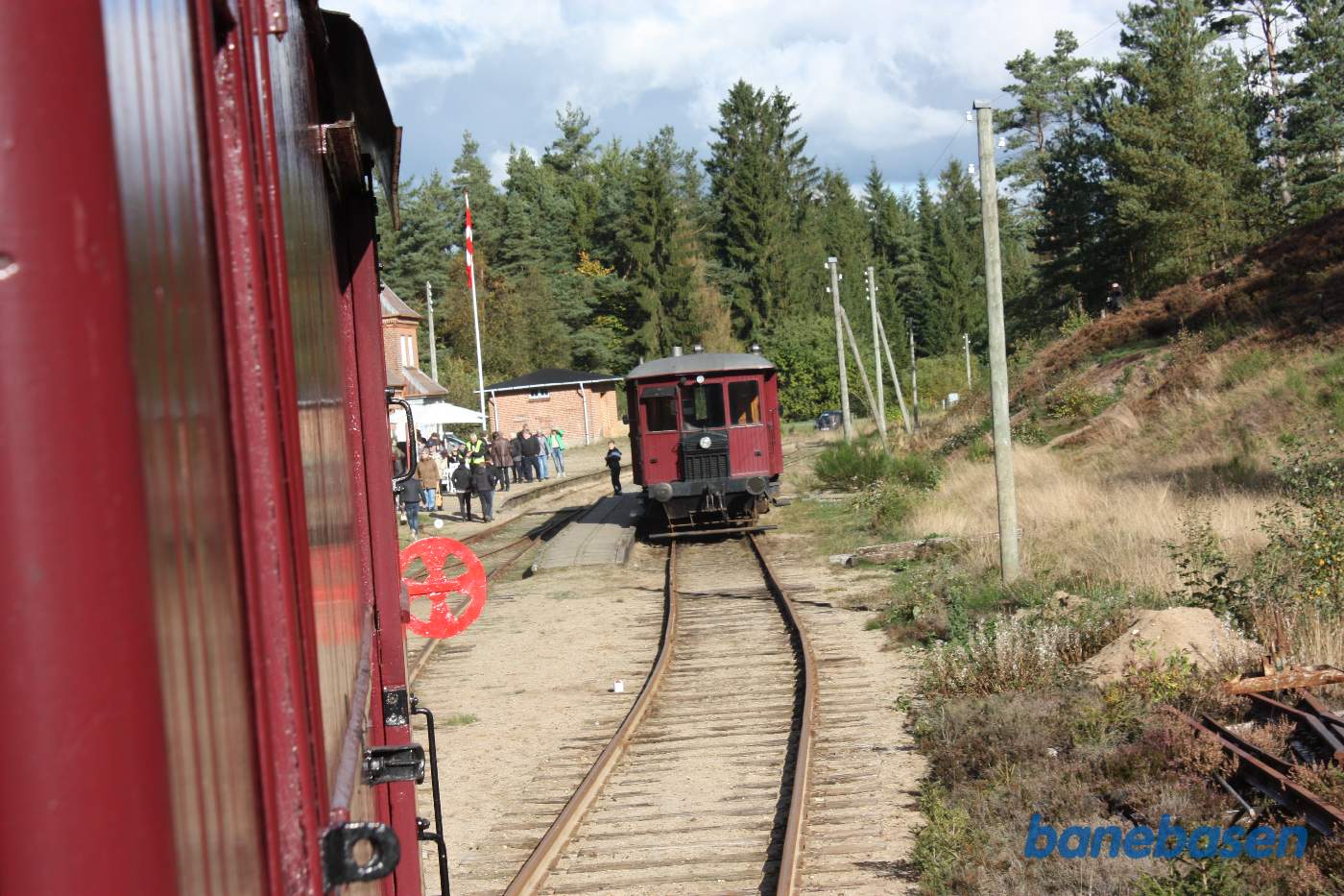 Efter at Triangeltoget er ankommet til spor 2 kan motortoget med M8 afgå fra spor 1