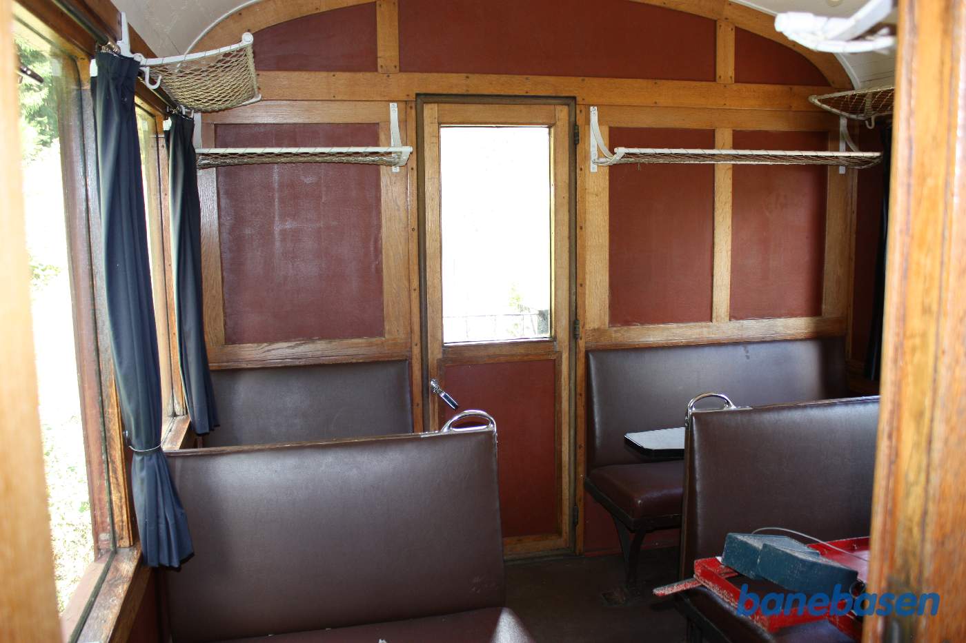 Pakvognen er indrettet med lille café