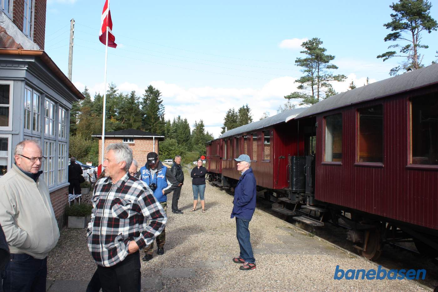 Persontog til Bryrup holder klar i spor 1 Persontog til Bryrup holder klar i spor 1