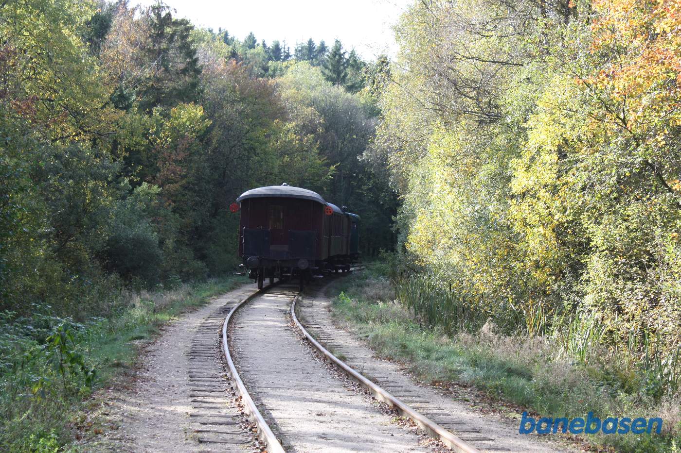 Persontog mod Vrads har netop passeret fotografen Persontog mod Vrads har netop passeret fotografen