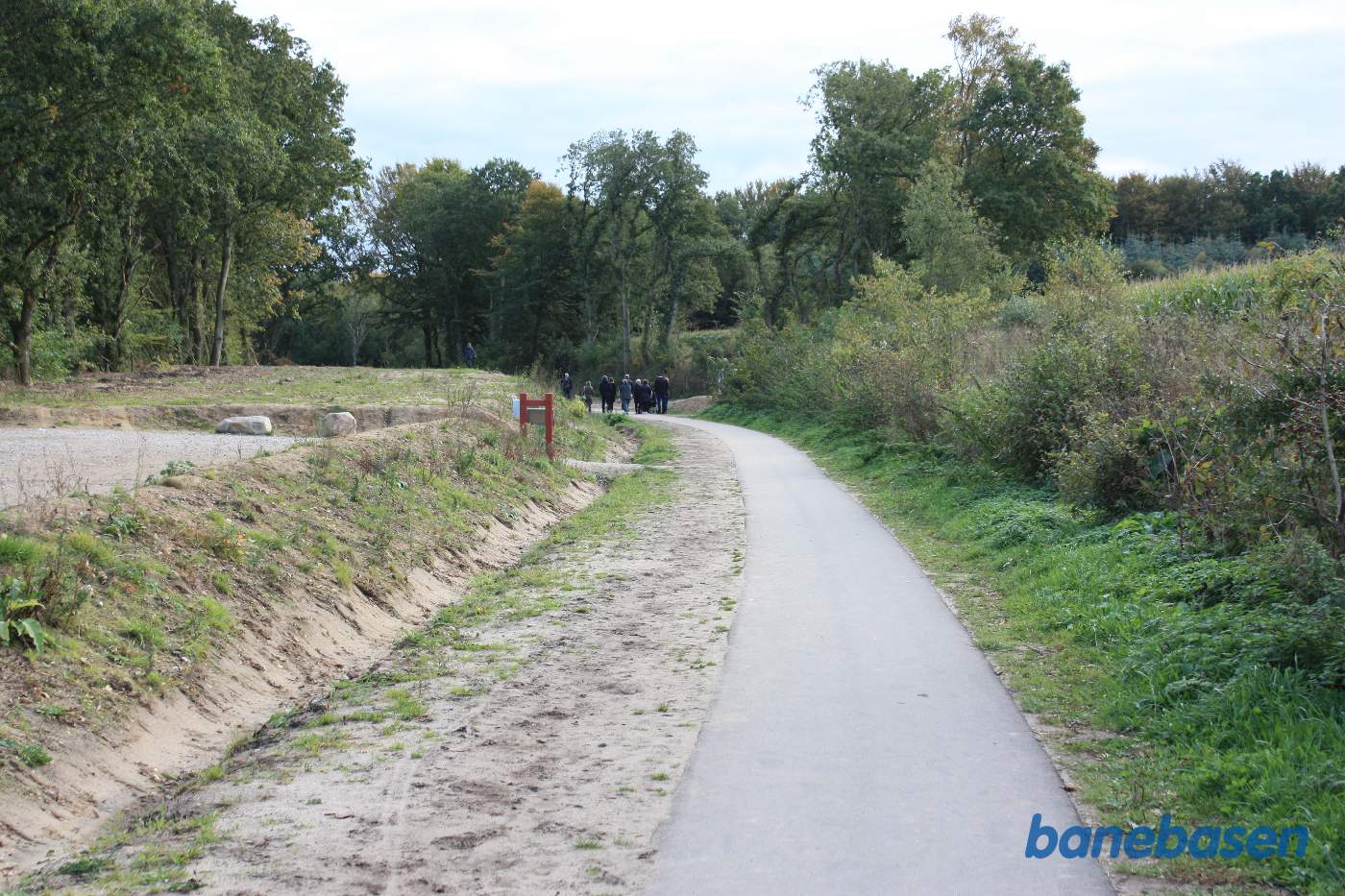 Vi står ved Søvejen to kigger i retning mod Horsens, Gudenåbroen kommer 290 meter længere fremme