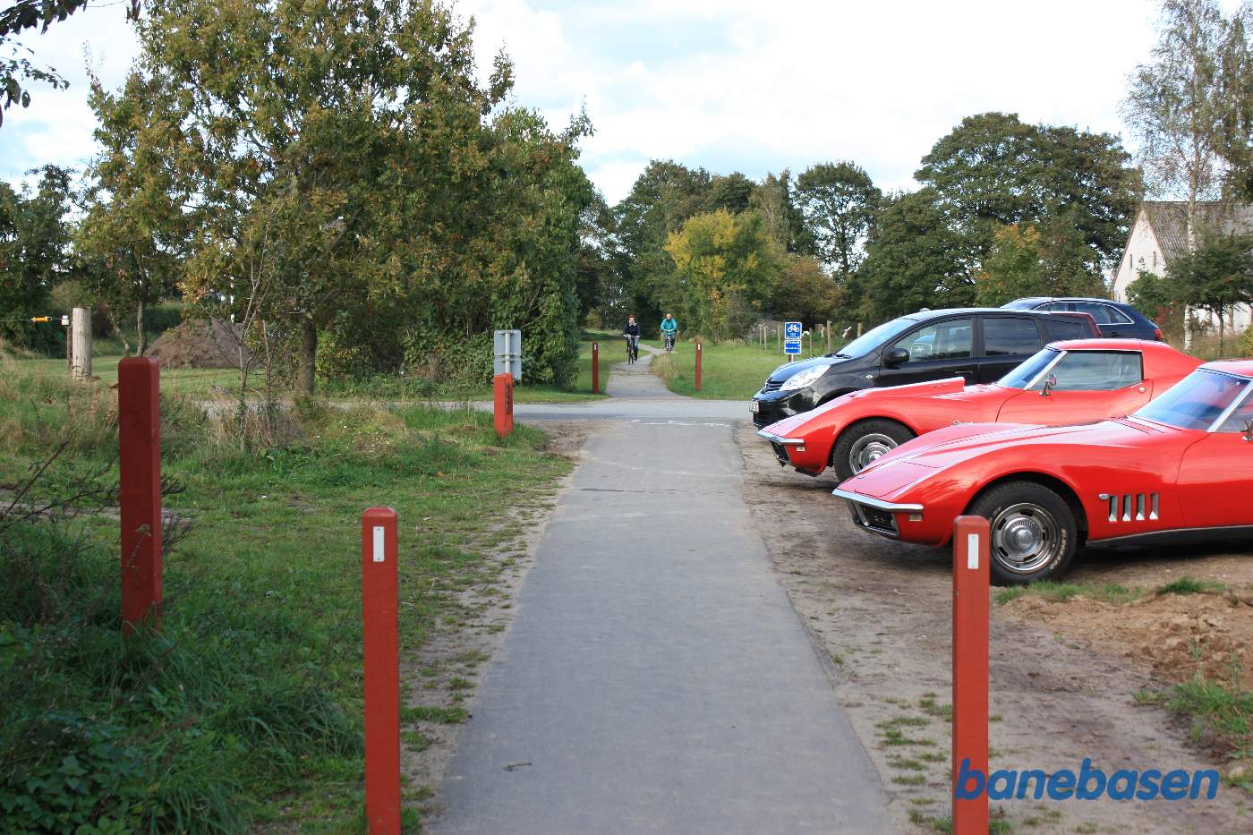 Vi står ved Søvejen to kigger i retning mod Silkeborg, Gammelstrup station lå lige på den anden side af vejen til venstre Vi står ved Søvejen to kigger i retning mod Silkeborg, Gammelstrup station lå lige på den anden side af vejen til venstre