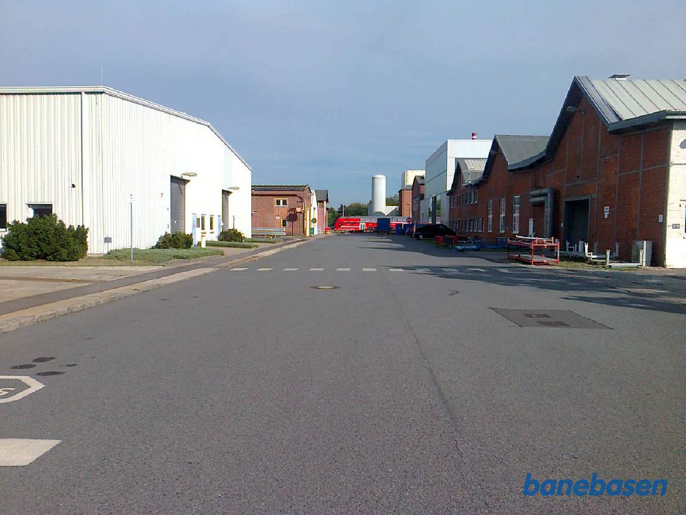 I de store fabrikshaller bygger Alstom nyt togmateriel