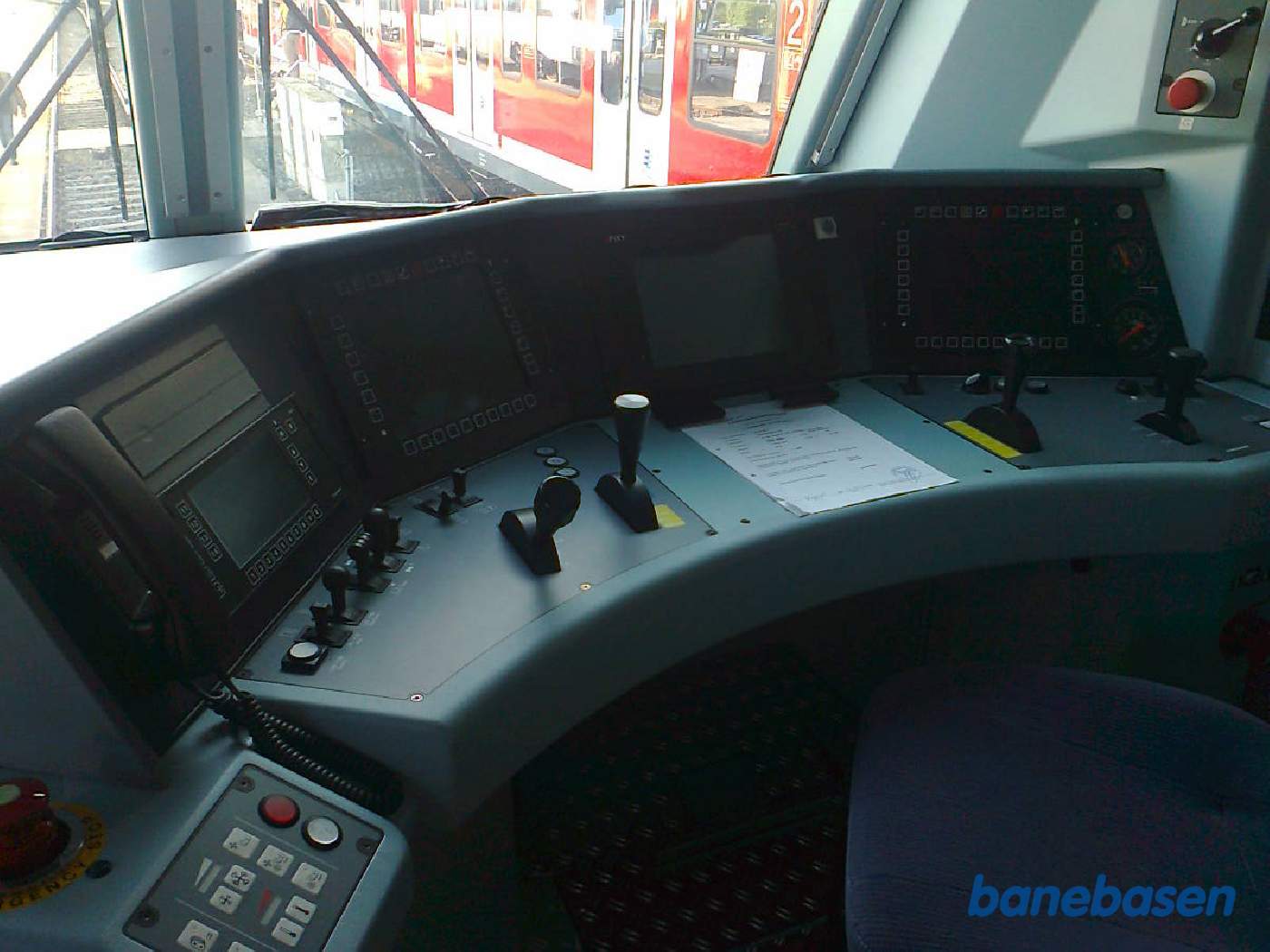 Billede af førerrummet i et helt nyt togsæt