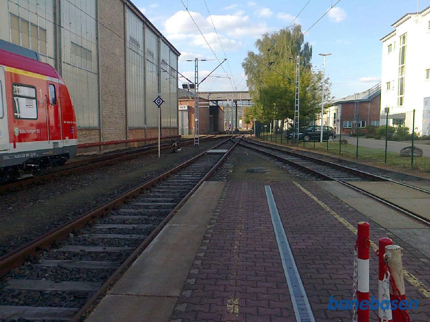 Billede af de mange spor på fabriksområdet