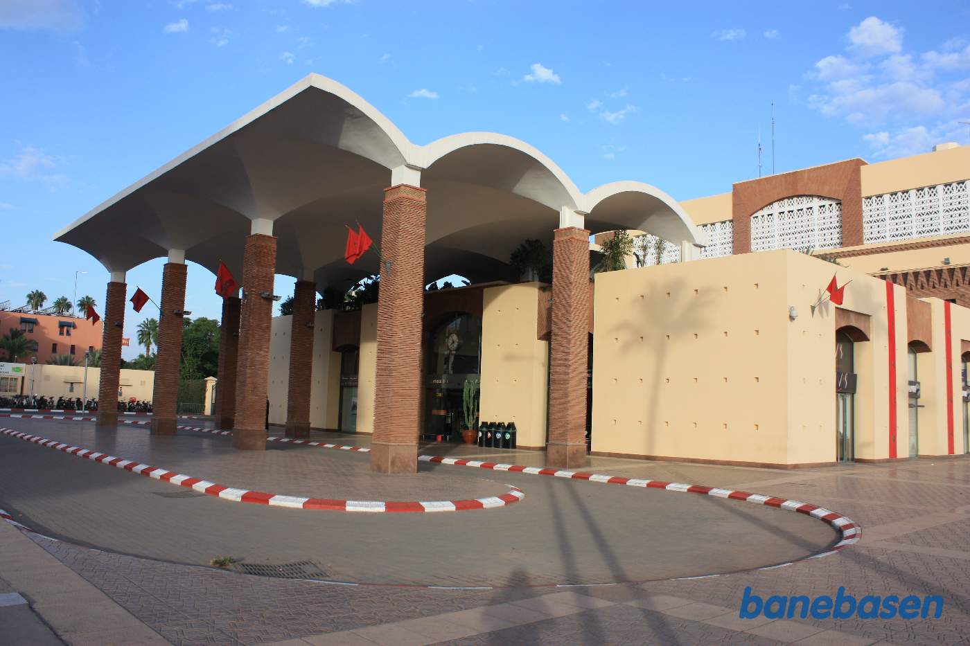 Banegården set fra vejen