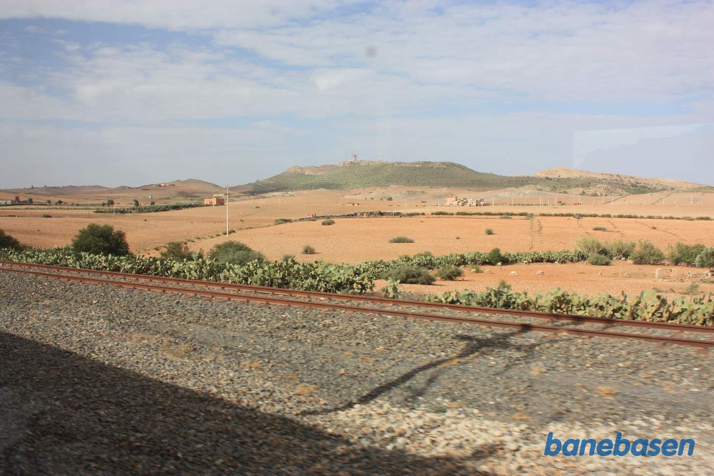Et flot vue ud over det ørkenagtige landskab
