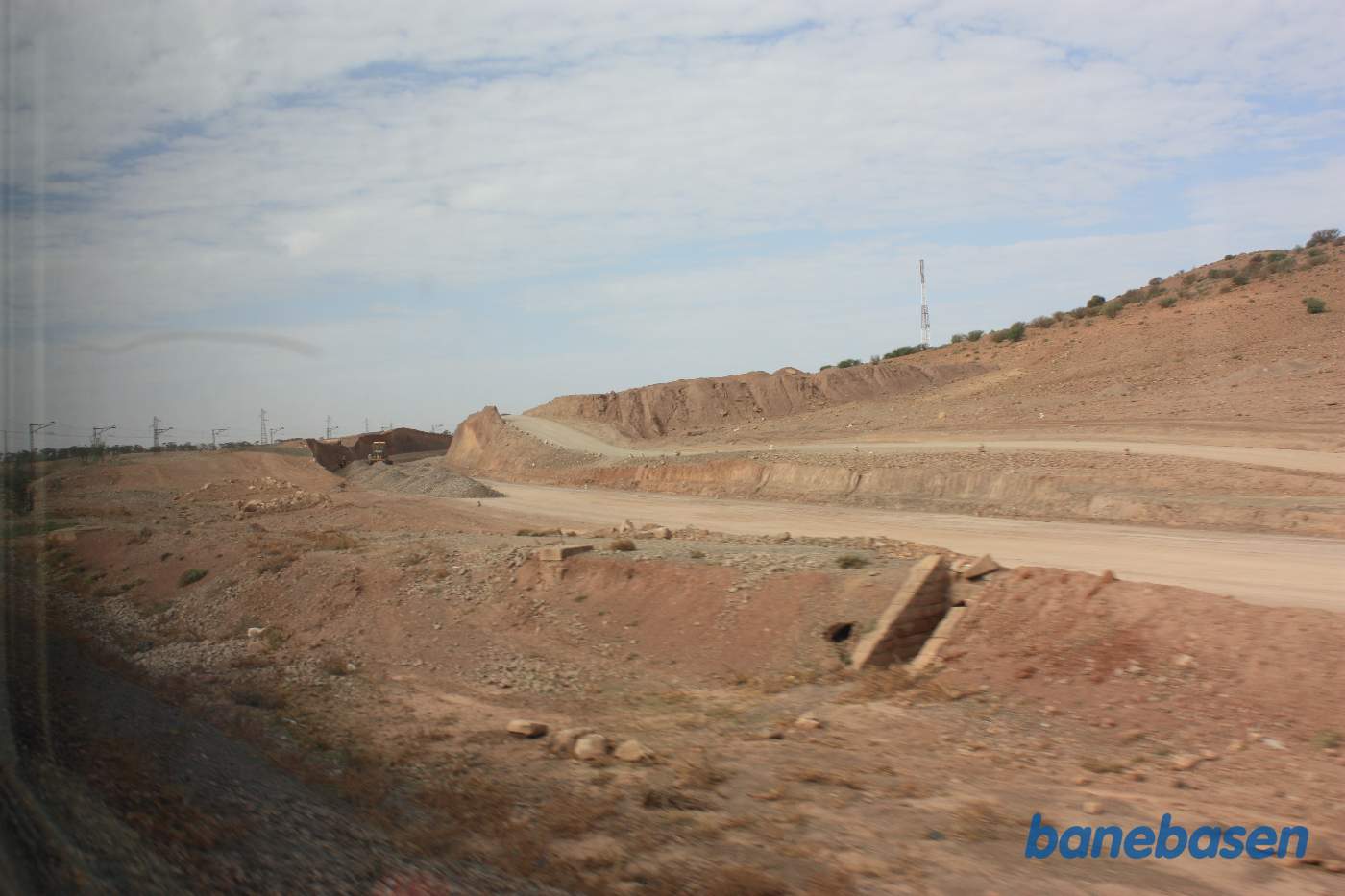 Her ses atter anlæg af tracéen til den nye dobbeltsporede jernbane