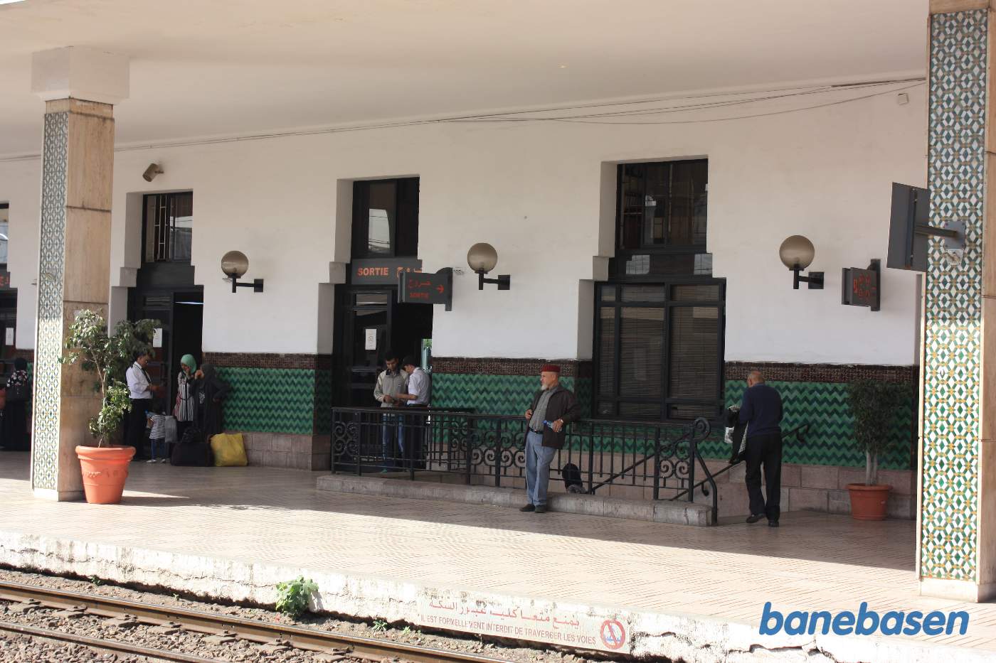 Udgangen fra perronen samt trappen ned til perrontunnelen