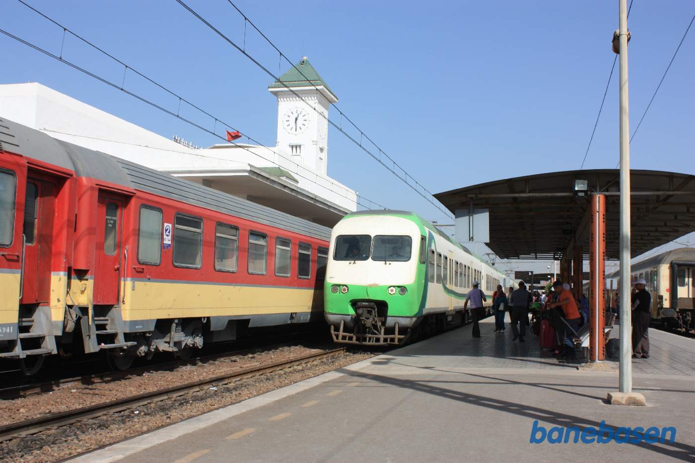 Et lokaltog ved perron