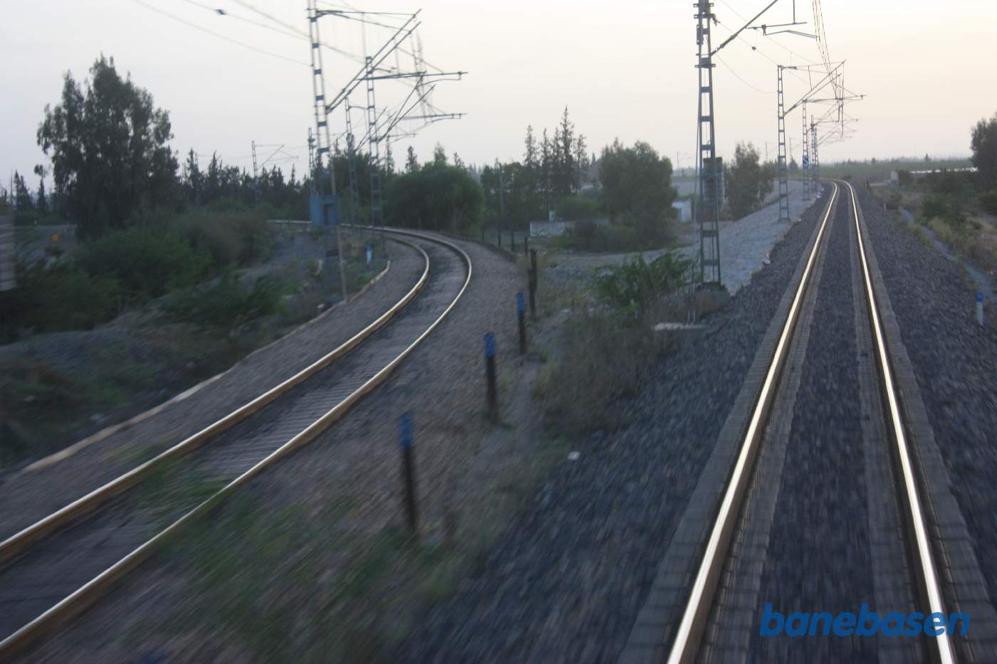 Her kommer banen fra Meknés ind fra venstre