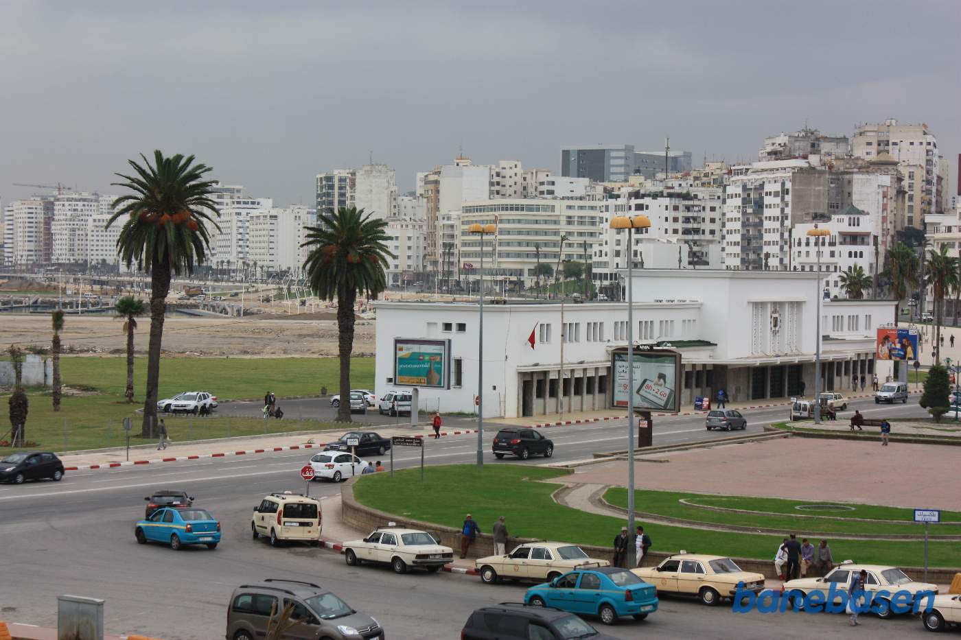 Vi kigger på den nedlagte havnestation i Tanger, hvor rejsende til Spanien, der kom med tog, kunne gå næsten direkte om bord på færgerne