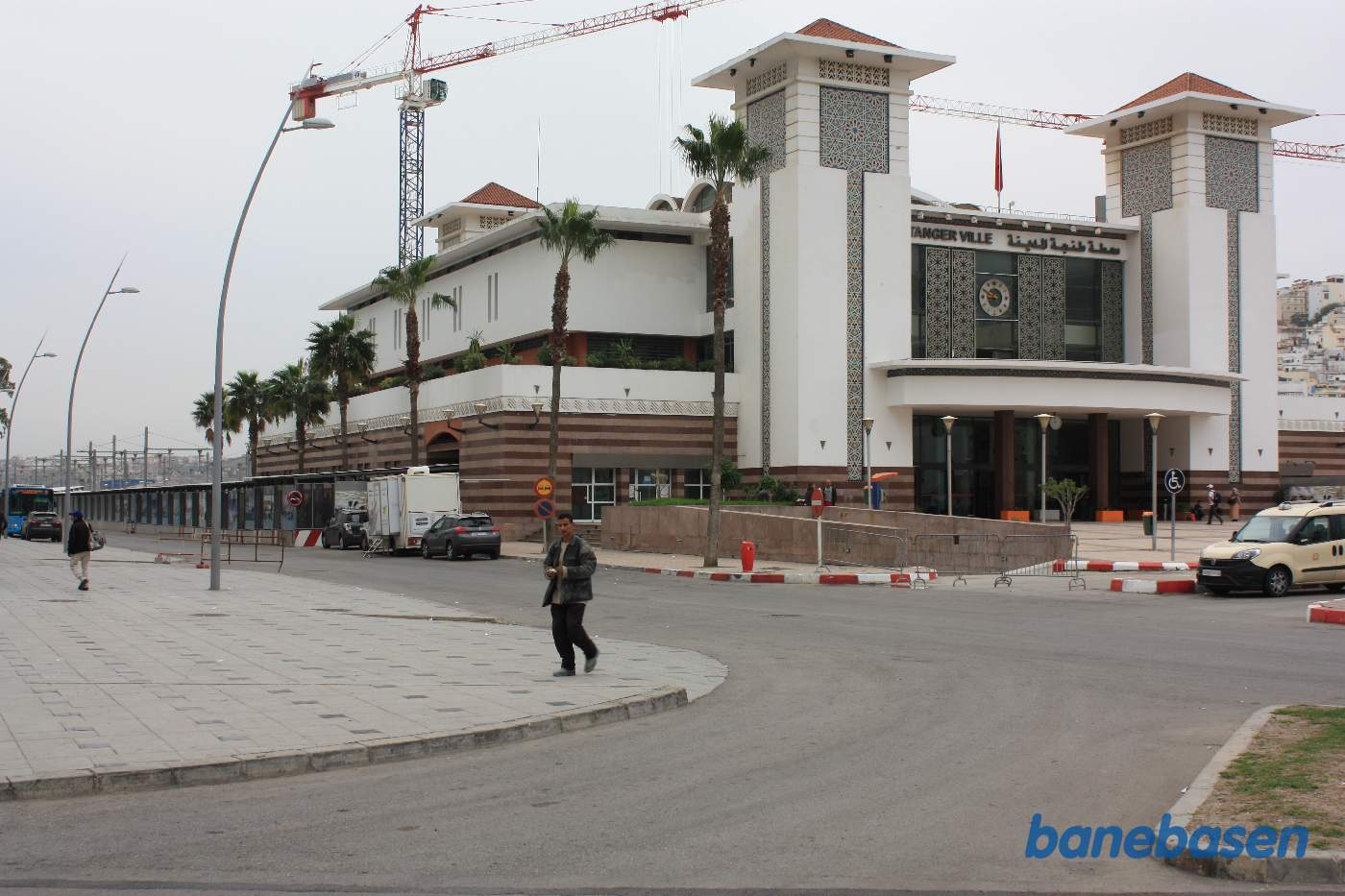 Banegården set fra vejen