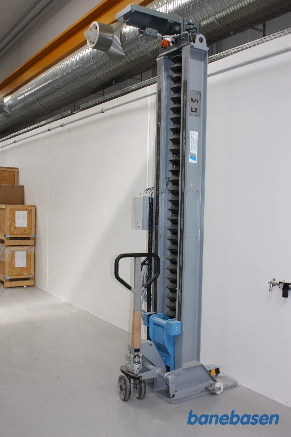 Mobilt løftetårn til løft af letbanetog Mobilt løftetårn til løft af letbanetog