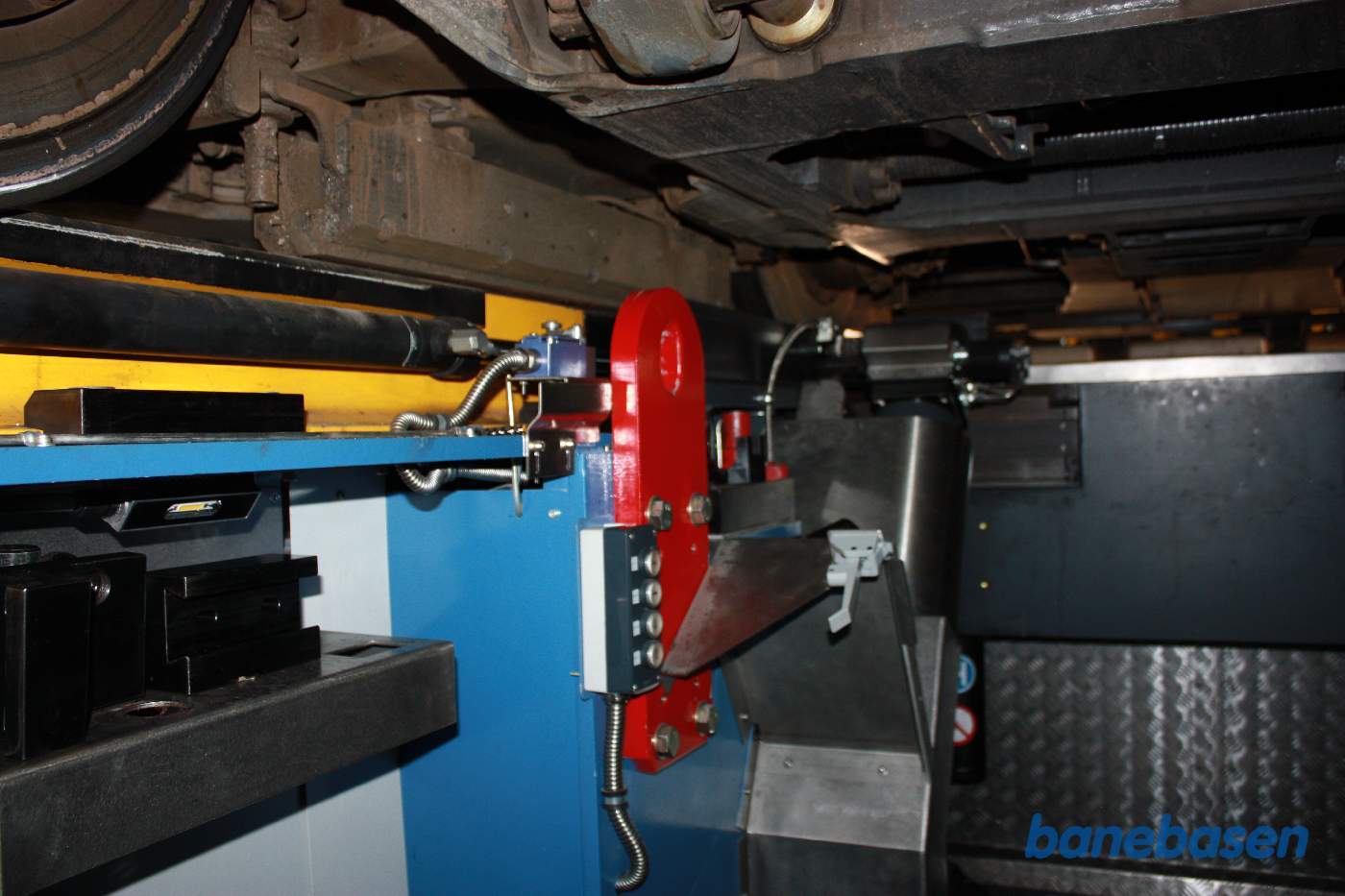 Underfloor hjuldrejebænken set nedefra Underfloor hjuldrejebænken set nedefra