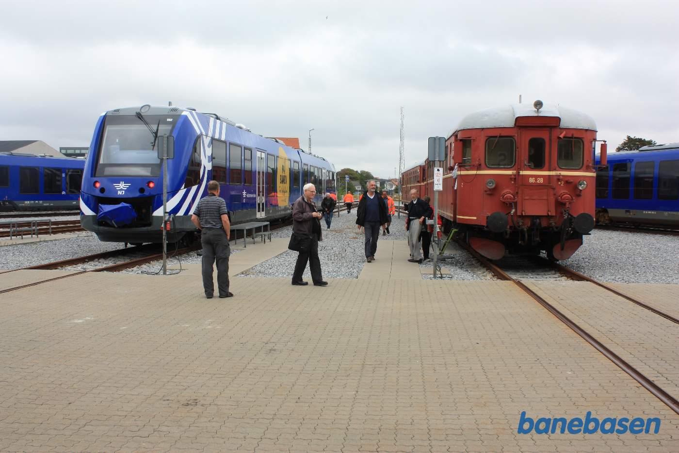 Udflugtstoget er med gæster kørt ud til Nordjyske Jernbaners værksted Udflugtstoget er med gæster kørt ud til Nordjyske Jernbaners værksted