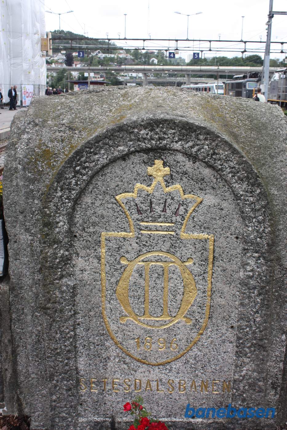 Oprindelig gik Setesdalsbanen helt til Kristiansand, men blev omsporet da hovedbanen fra Oslo i 1938 nåede til Kristiansand