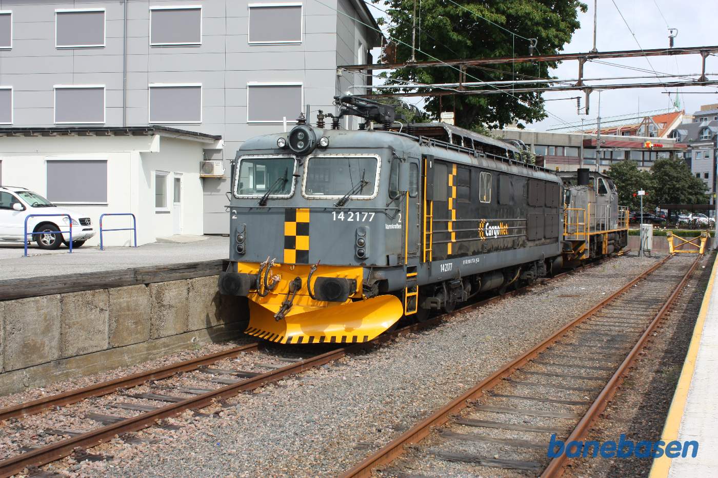 Et elektrisk lokomotiv fra Cargo Net i sidesporet