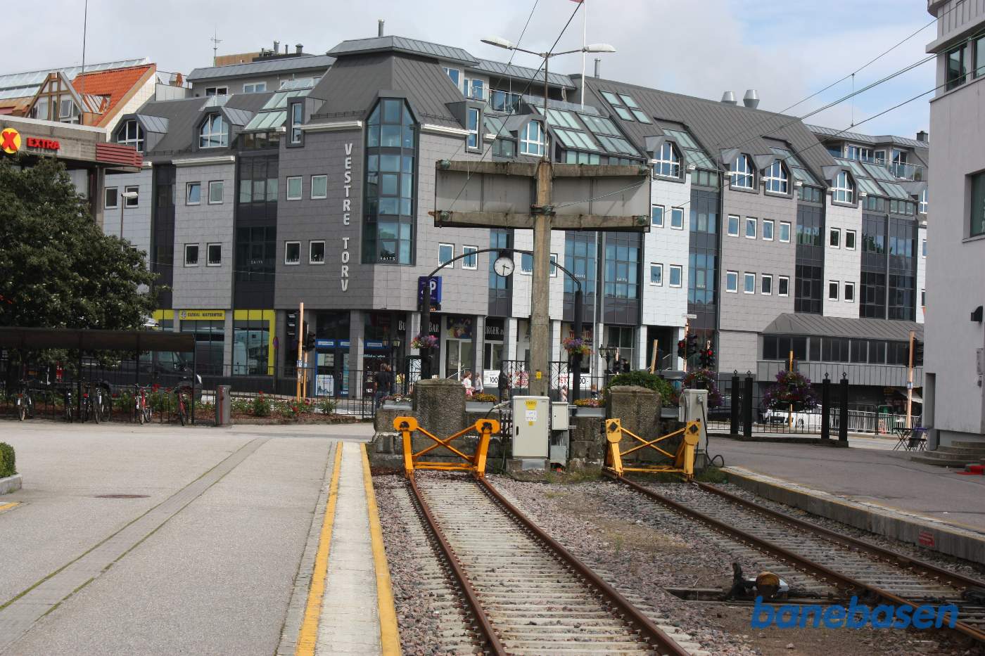 De 2 stopbomme for enden af perronsporene 4 og 3