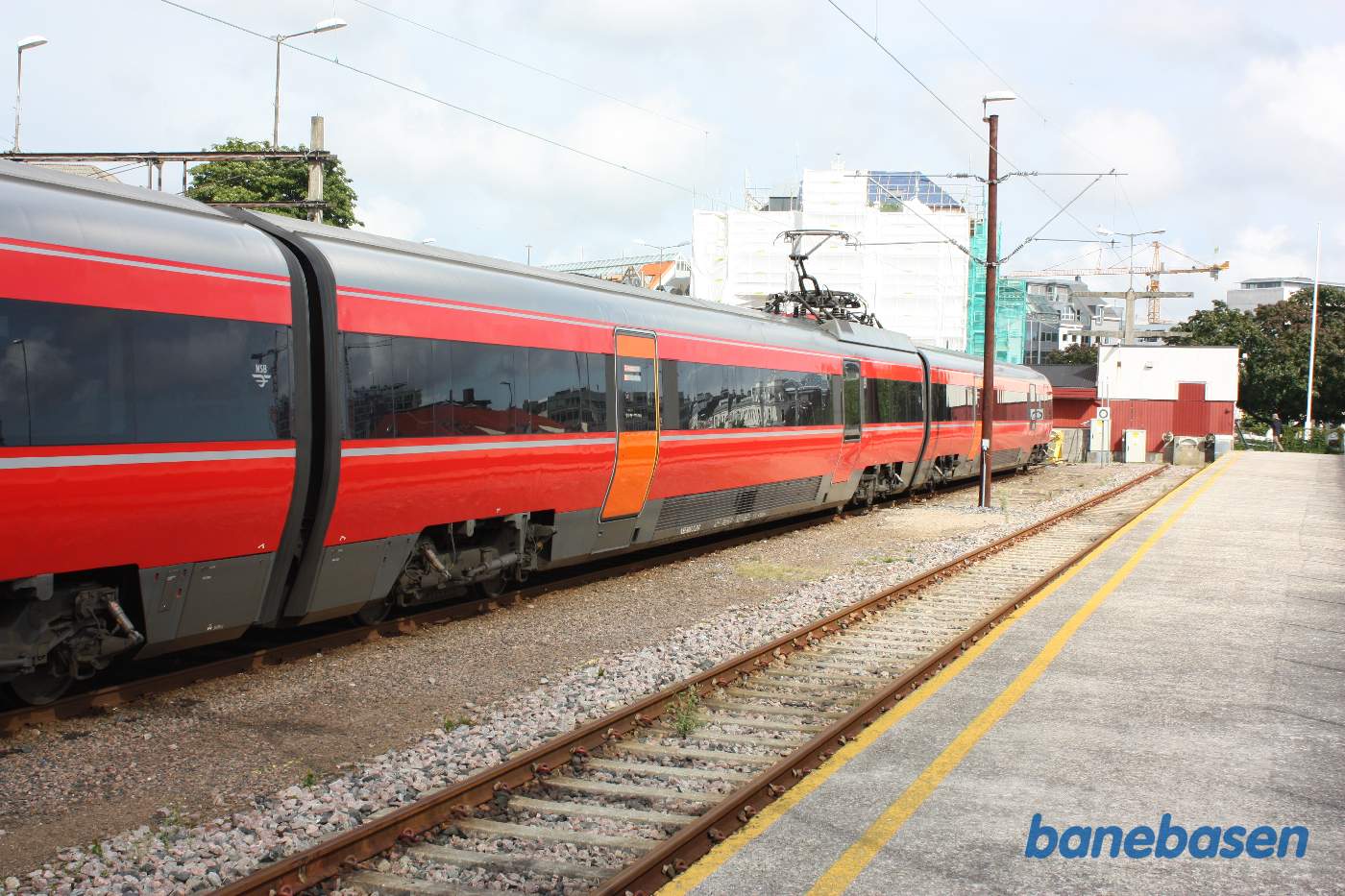 Elektrisk togsæt ankommet i spor 2