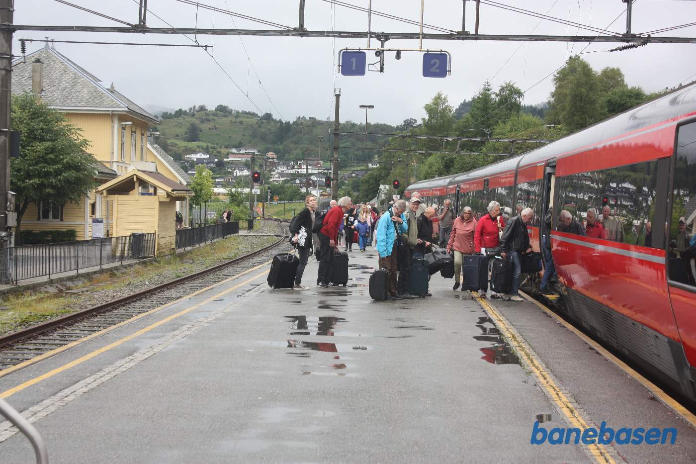 Passagererne stiger ind i Intercitytoget til Kristiansand