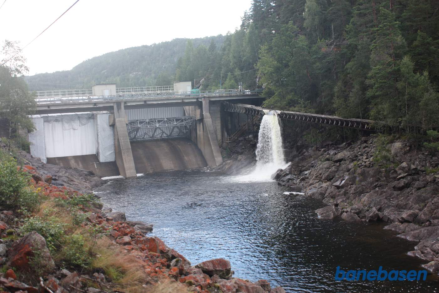 Beihølen dæmningen set nedefra