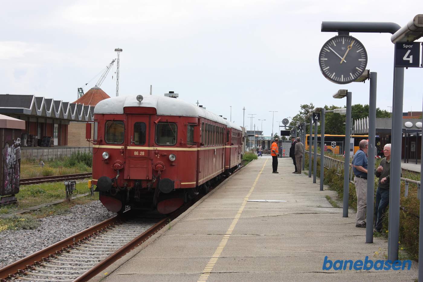 Udflugtstoget ankommet til Frederikshavn, hvor der er et ophold, så gæsterne kan nå en tur rundt i byen