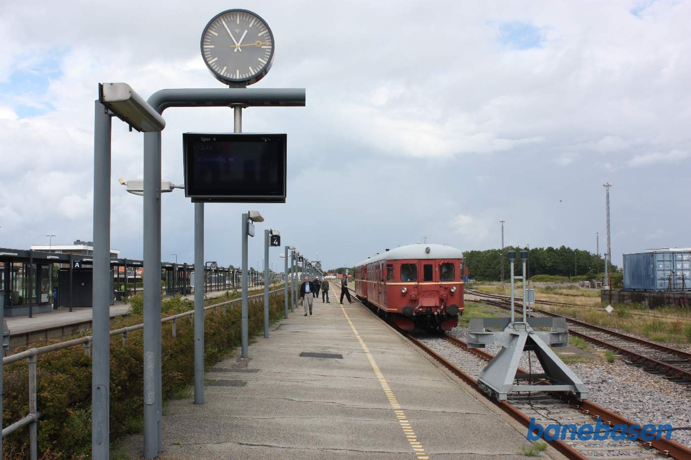 Veterantoget skal først køre 13.49, så der er god tid til at fotografere