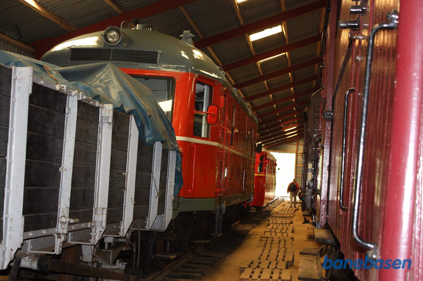 Marcipanbrød og skinnebus i vognhallen Marcipanbrød og skinnebus i vognhallen