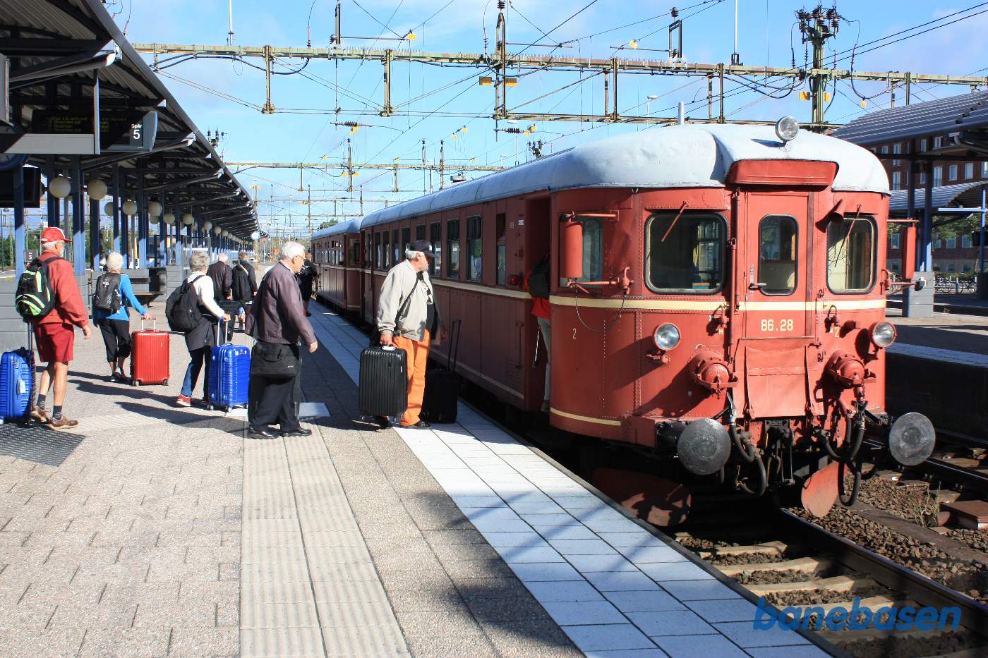 Gæsterne tager plads i motorvognen