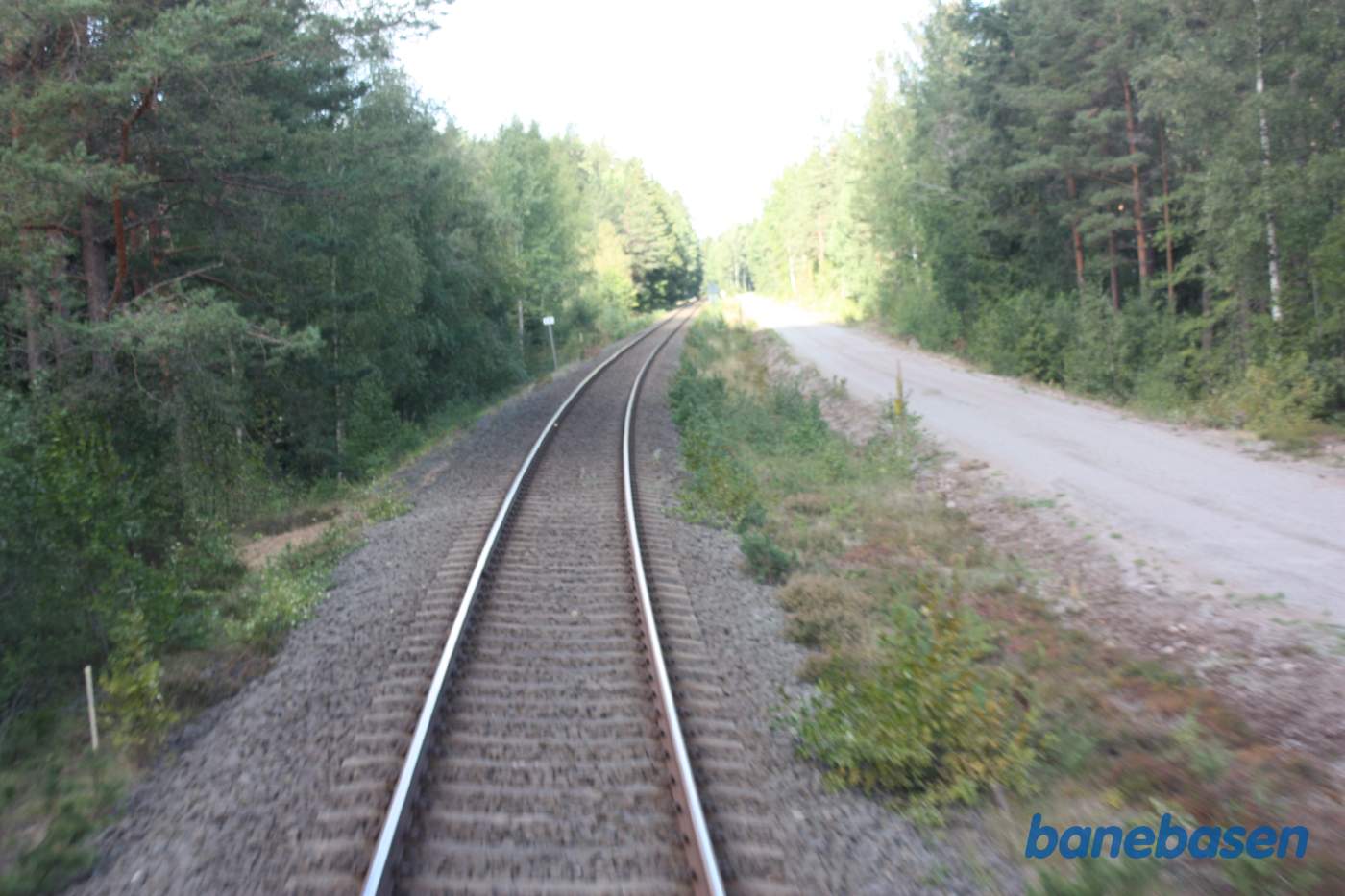 Et bagskud ud langs banen et sted på strækningen mellem Nässjö og Eksjö