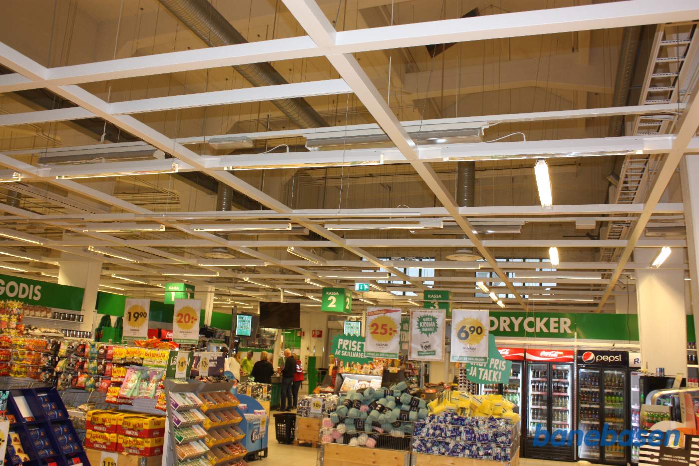 Et vue ud over remiseområdet med ovenlysvinduerne i de gamle porte