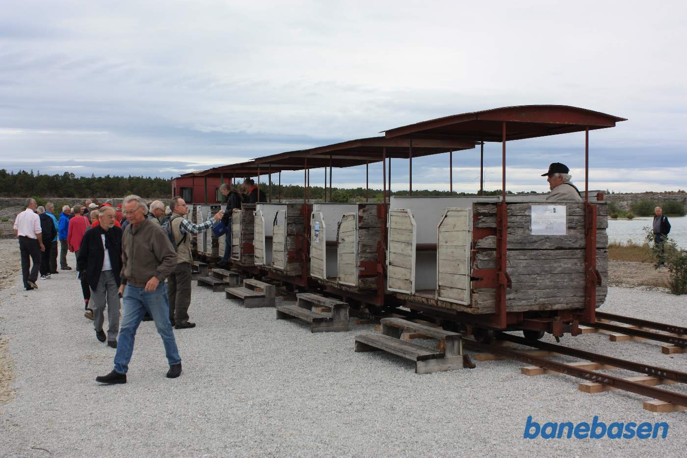 Her er der anlagt en lille station, hvor gæsterne stiger ud
