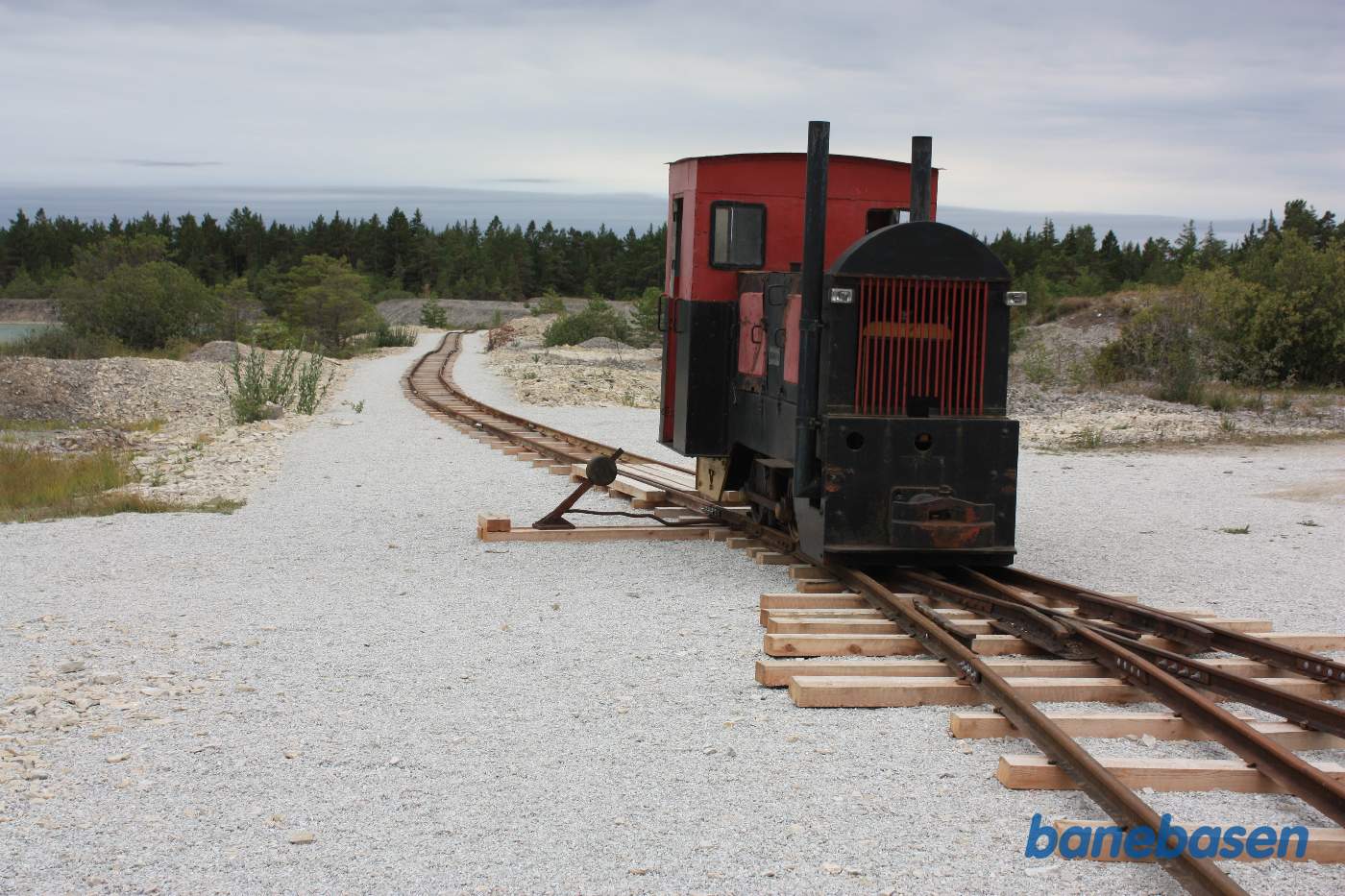 Det lille diesellokomotiv løber om